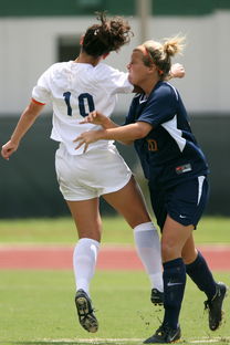 乐鱼电竞在线平台-环球足球：不同大陆足球文化的碰撞，环球足球鞋